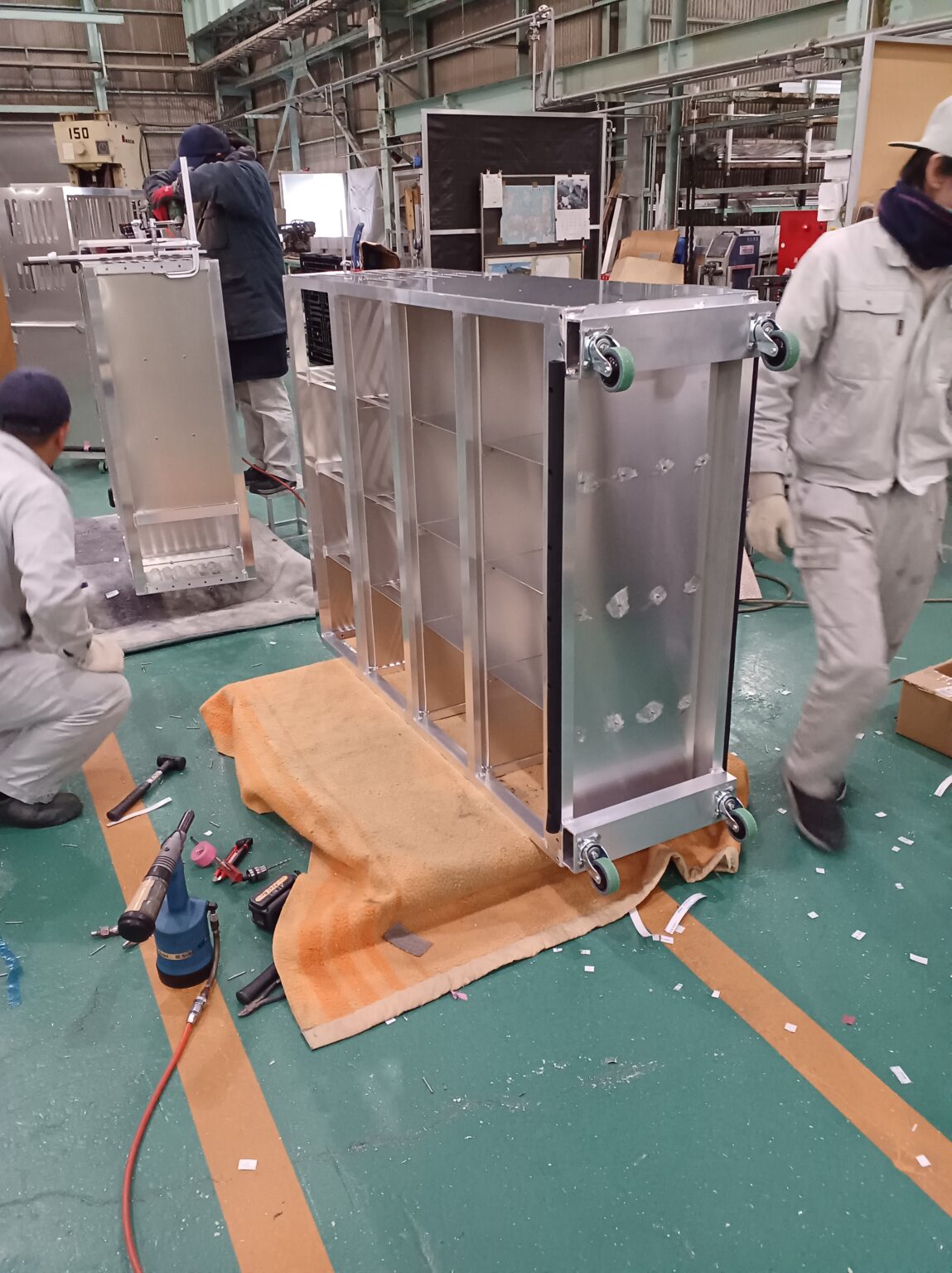 アルミ製カートを製作中です。 | アルミパレット・アルミ加工・アルミニウム繊維ならアルテック九州